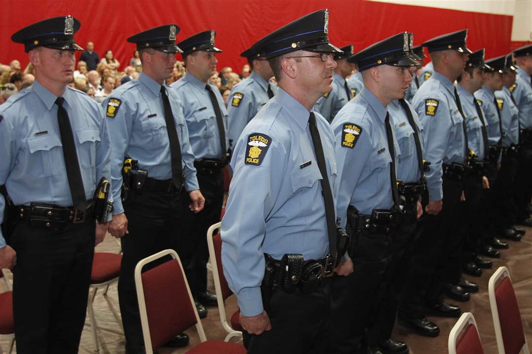 Police-Graduation-Oath-of-Office