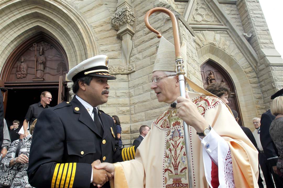 Chief-Santiago-chats-with-Bishop-Blair