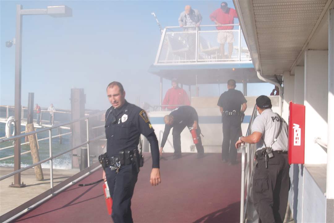 Police-assist-at-the-gangplank