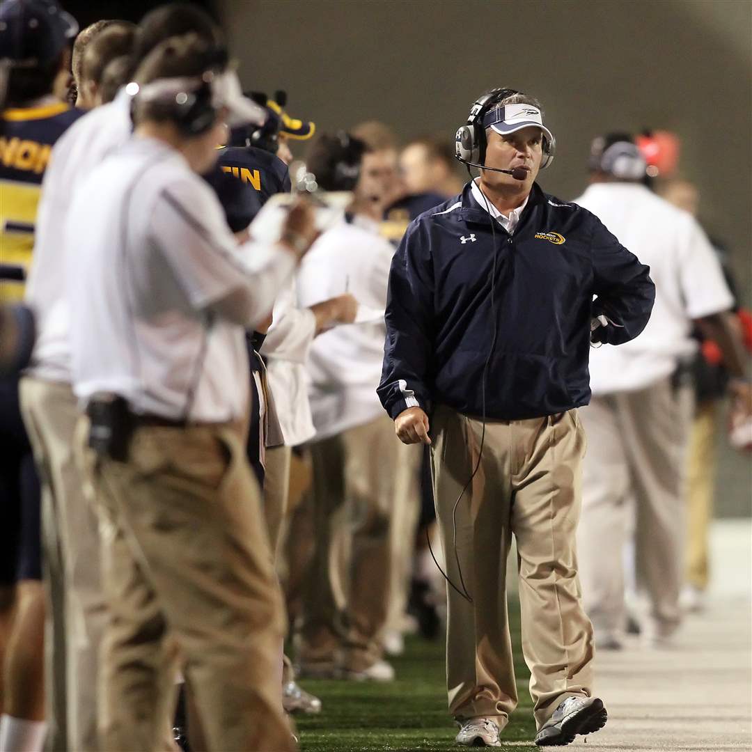 UT-head-coach-Beckman-paces-the-sidelines