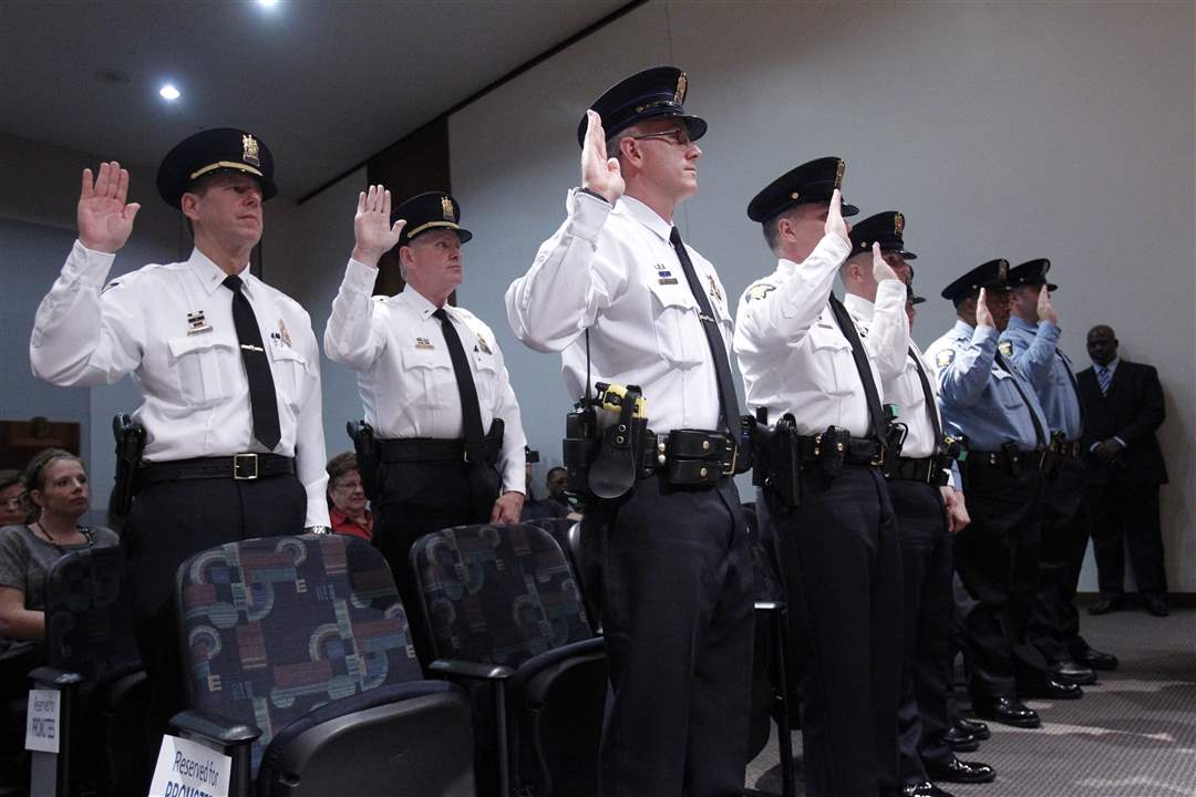 officers-take-oath