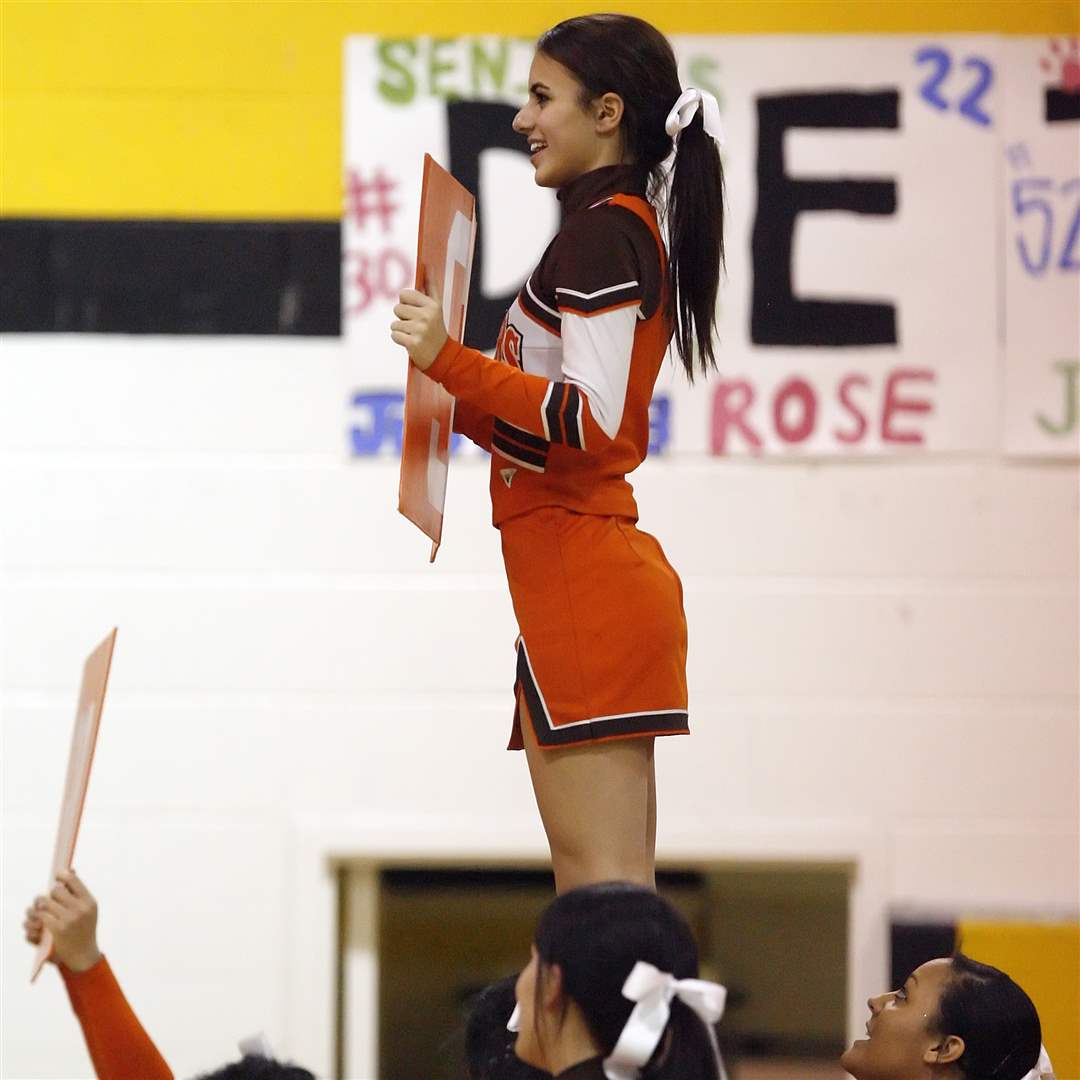 Southview-s-cheerleaders-perform-a-mount