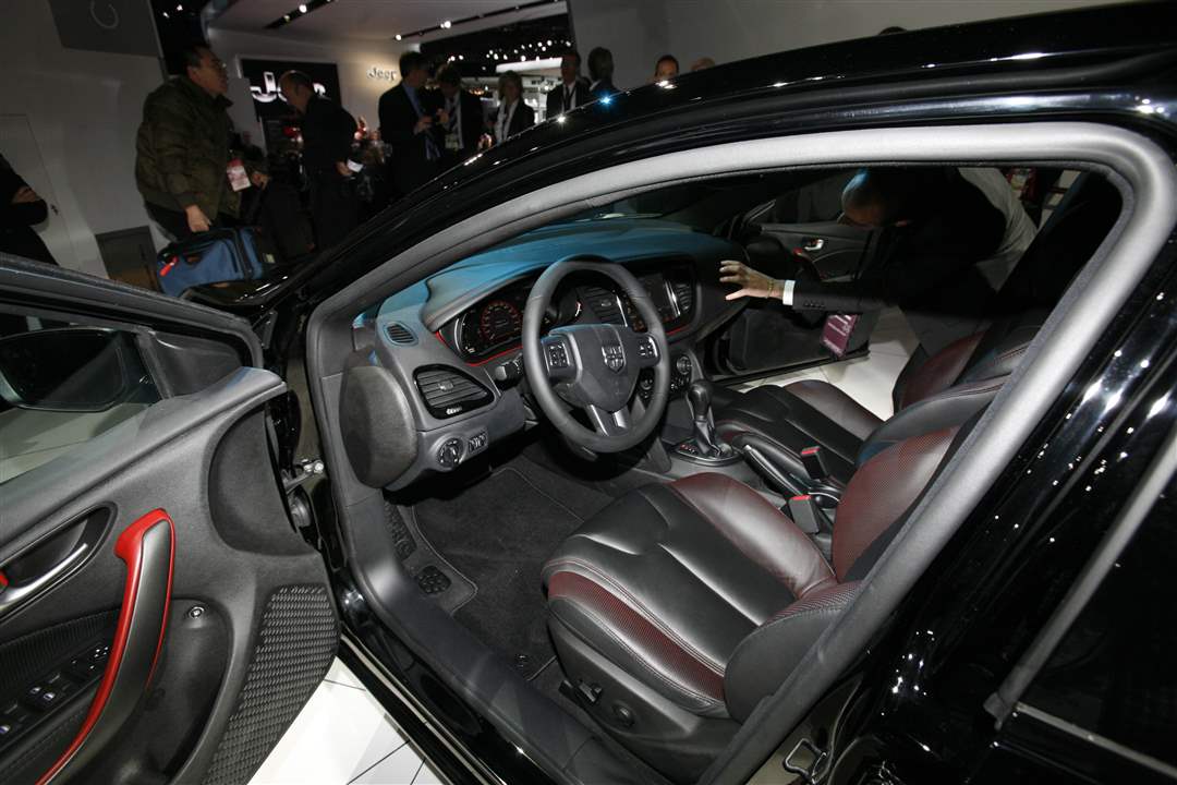 interior-2013-Dodge-Dart-R-T