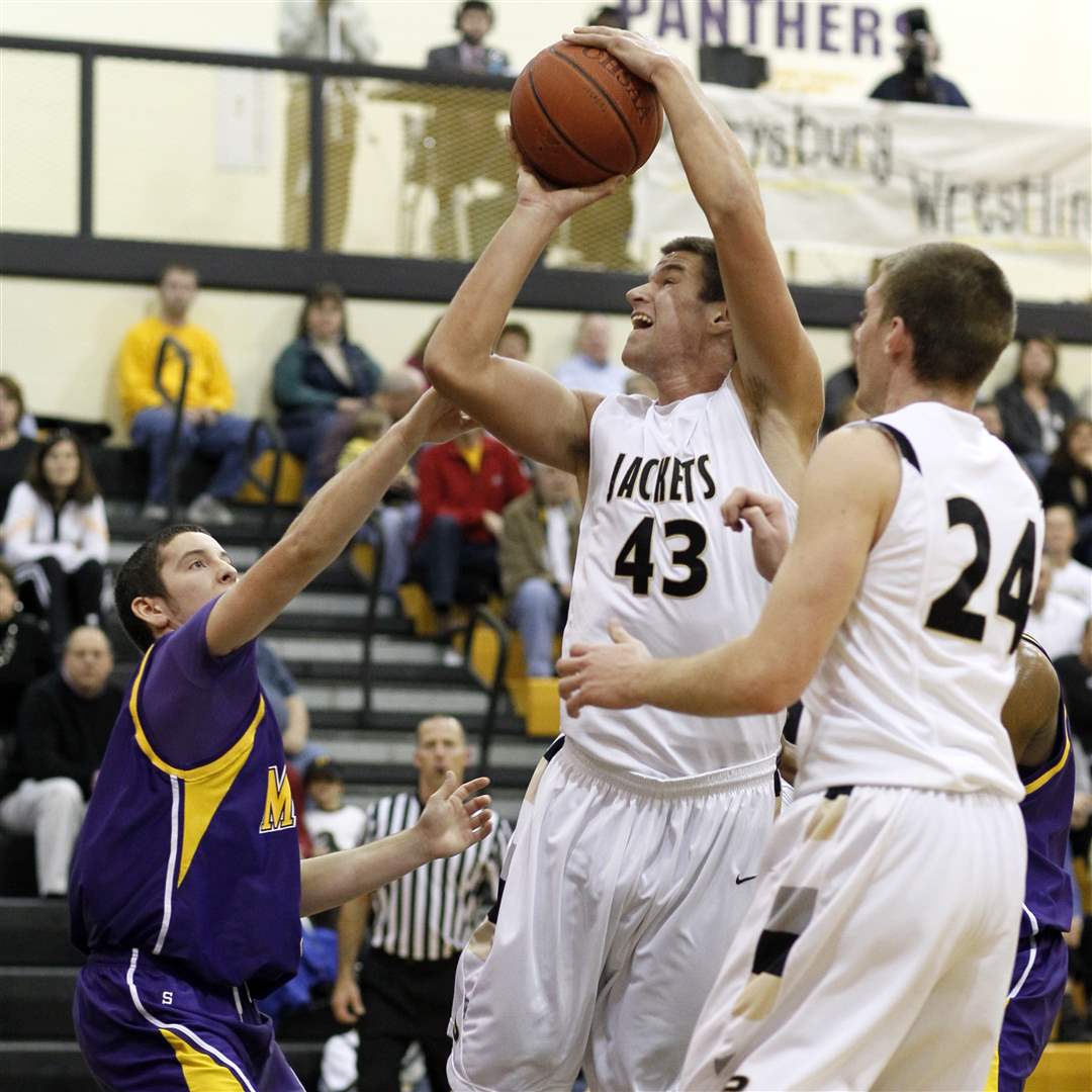 Perrysburg-s-Nate-Patterson-43-takes-a-jumper-in-traffic