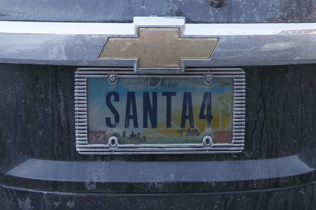 A-Buckeye-Santa-s-license-plate