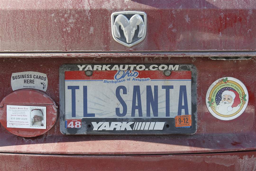 An-Ambassador-of-Buckeye-Santa-s-license-plate
