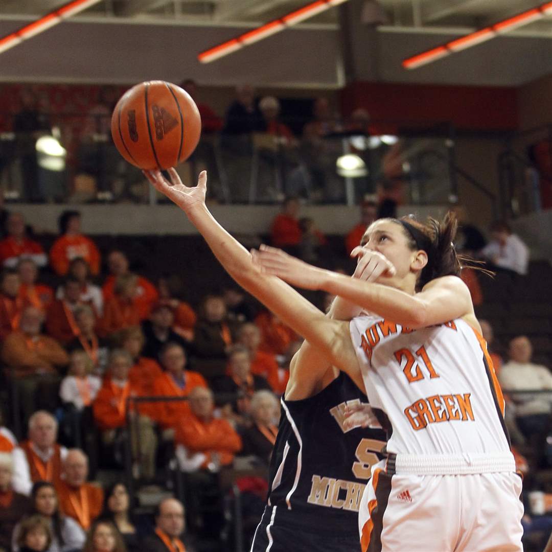 BGSU-s-Chrissy-Steffen-lays-in-two-of-her-13-points