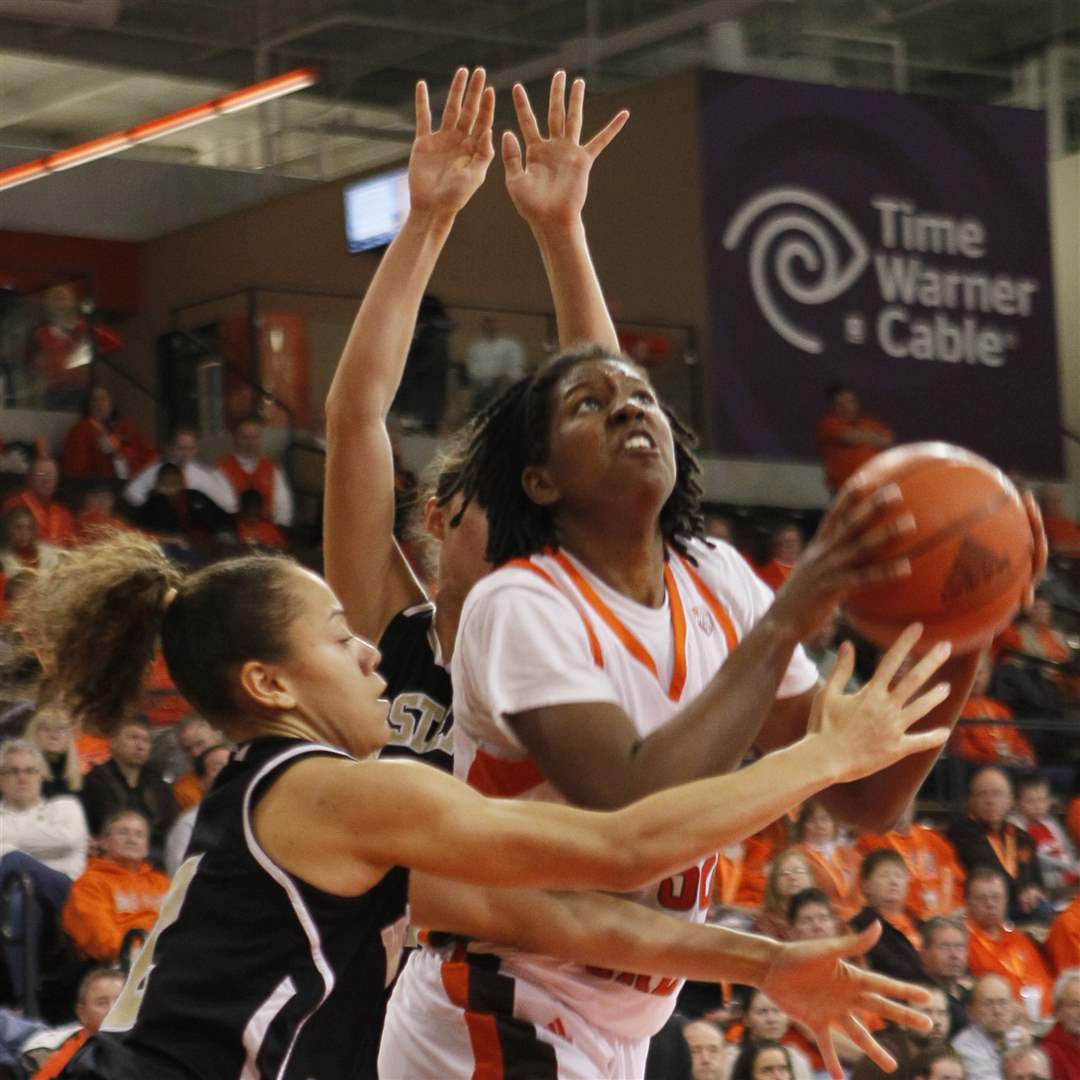 BGSU-s-Alexis-Rogers-shoots-after-slipping-through-WMU-defenders