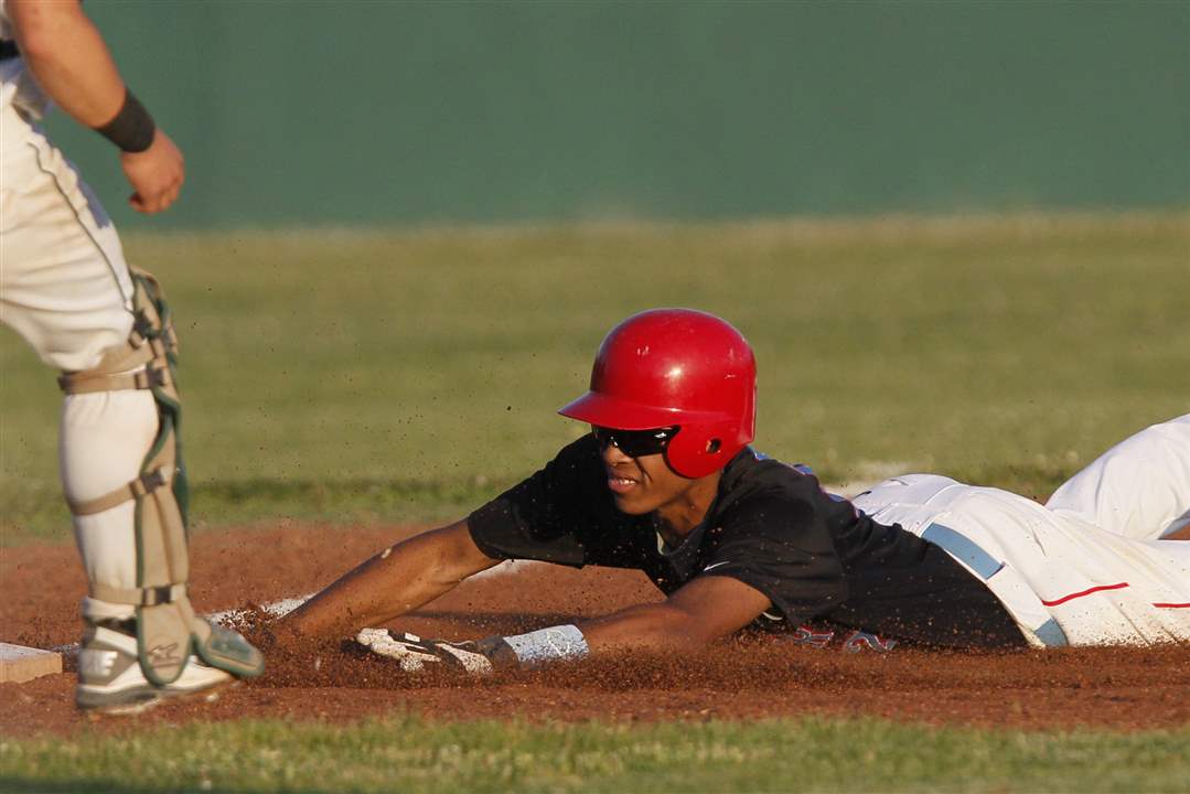 Bowsher-s-Reiggie-Pendleton-12-steals-third-base