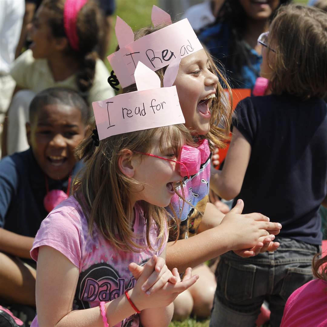 2nd-grader-Savanna-Hall-front-and-other-kids-laugh