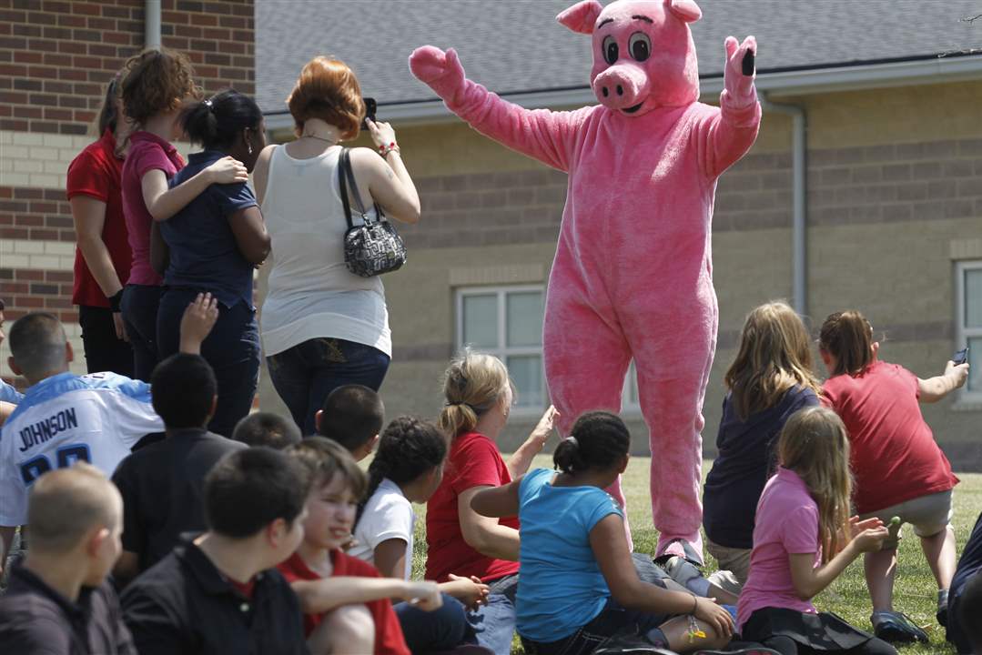 Jack-Renz-the-principal-at-East-Broadway-Elementary-School