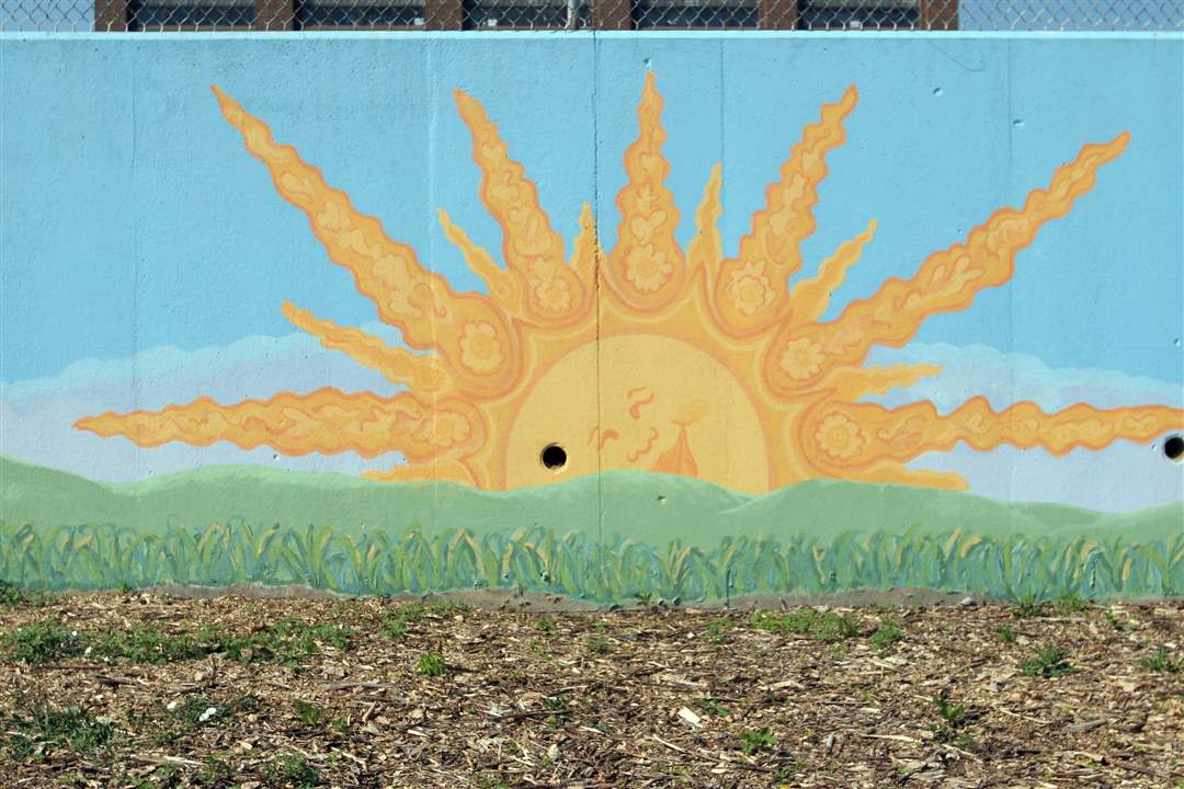 garden-sun-mural