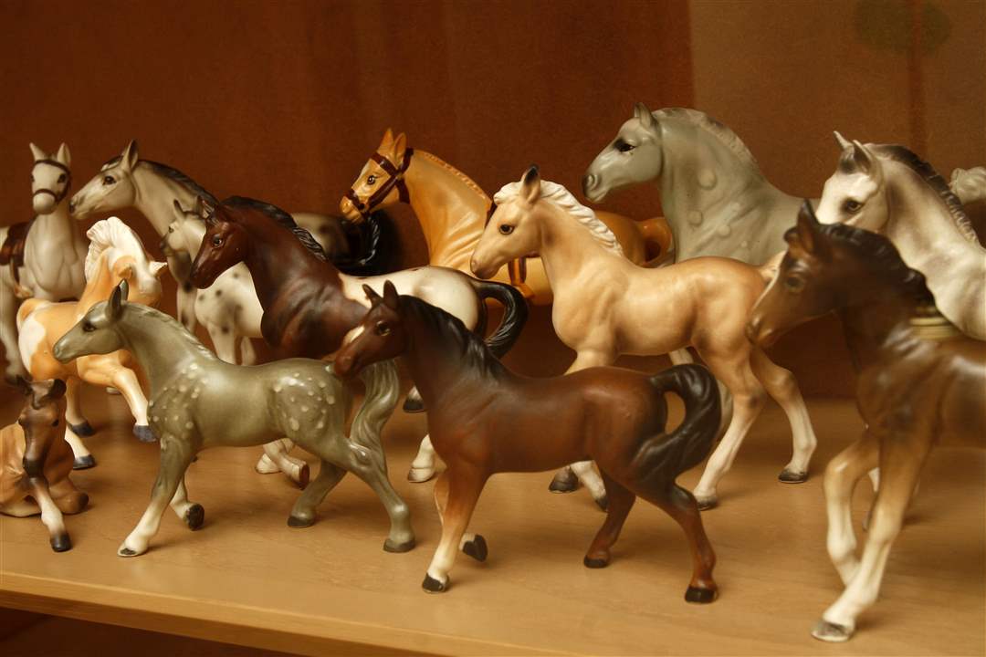 Collect-Call-Horses-Lynn-Burns-figurines