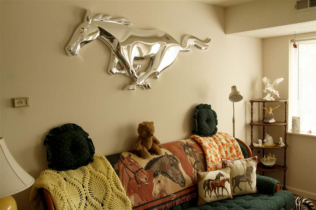 Collect-Call-Horses-Lynn-Burns-living-room