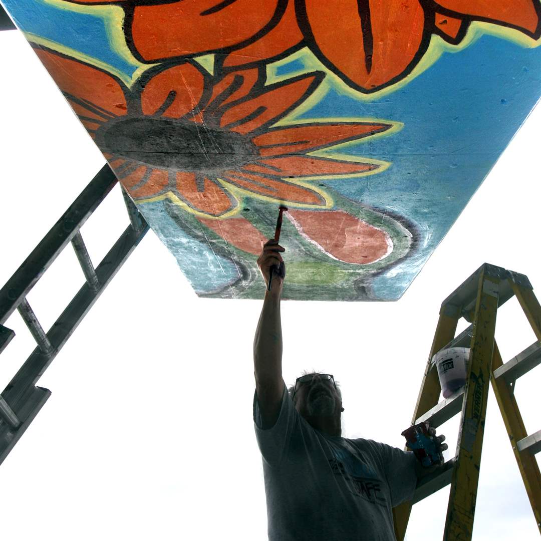 Broadway-murals-Gordon-Ricketts-orange-flower