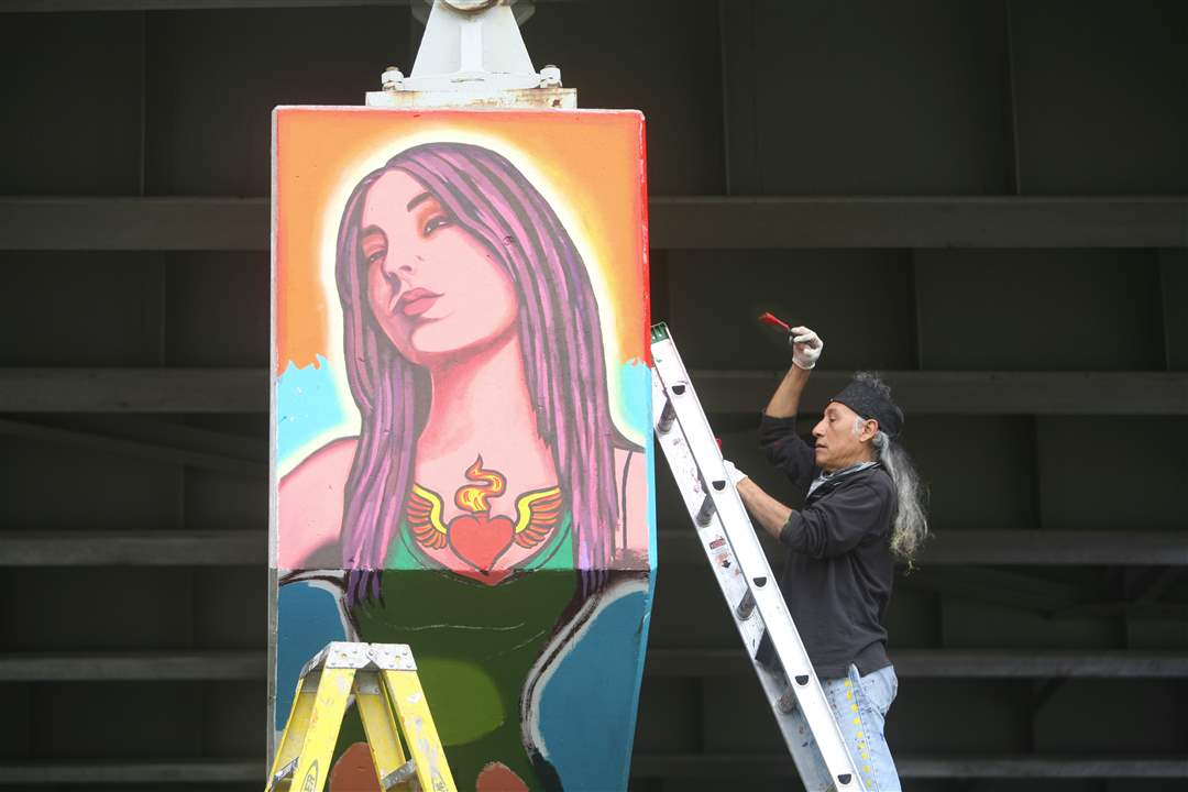 Broadway-murals-Torero-woman-heart
