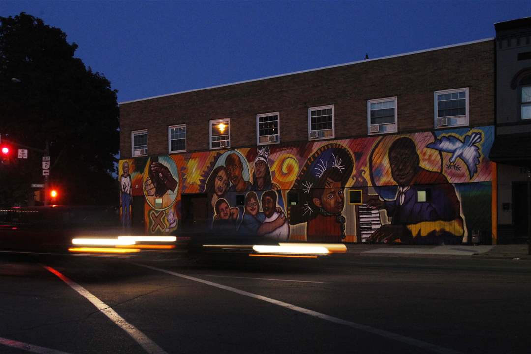 Broadway-murals-1200-block