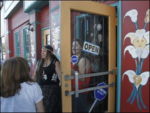 Broadway-murals-Betty-Anzaldua-Sherry-Burden-Priscila-Martinez.jpg From left: OLA artist Betty Anzaldua and political activists Sherry Burden and Priscila Martinez.