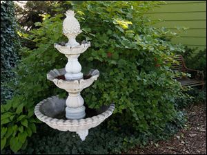 FEA-wiarjanice01p-fountain-bench.jpg Janice Trudeau added a non-working fountain and bench for decoration.