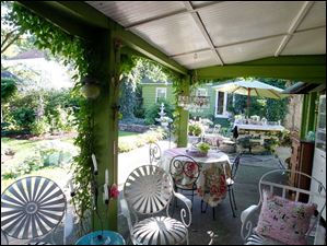 FEA-wiarjanice01p-outdoor-seating.jpg Outdoor seating is an abundant feature at Ms. Trudeau's home.