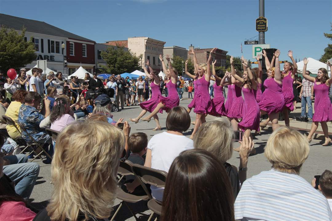 Perrysburg-High-School-s-Women-s-Select-Show-Choir