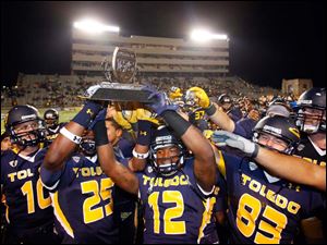 I-75-trophy.jpg The Rockets celebrate with the I-75 trophy.