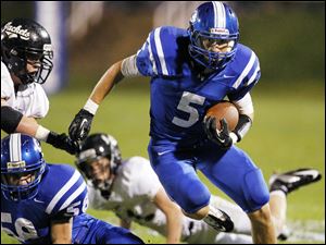 SPT-NLLfootball22p-10.jpg Anthony Wayne running back Sam Bruno (5) runs the ball.