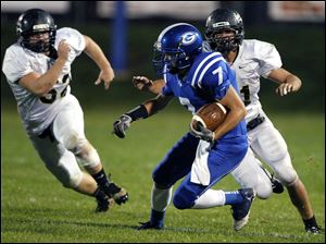 SPT-NLLfootball22p-11.jpg Anthony Wayne wide receiver Cal Johnson (7) runs the ball.