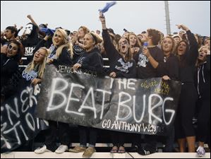 SPT-NLLfootball22p-4.jpg Anthony Wayne fans cheer.