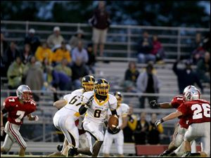 WEBsylv-northviewfball22p-2.jpg Corey Bowman, of the Northview Wildcats, runs the ball.