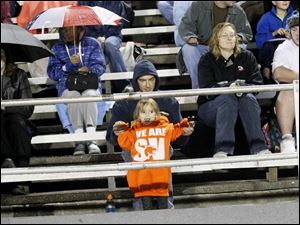 WEBsylv-southviewfball22p-14.jpg Ben Good and his daughter, Mina, 2, braved the rain to support Southview.