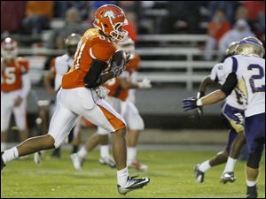 WEBsylv-southviewfball22p-3.jpg Southview's junior safety Nate Hall catches an interception.