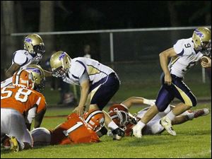 WEBsylv-southviewfball22p-4.jpg Maumee's senior quarterback Steve Duby makes it past the Cougar line to run in a touchdown.