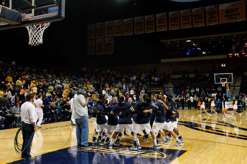University-of-Toledo-s-women-s-basketball-team-pumps