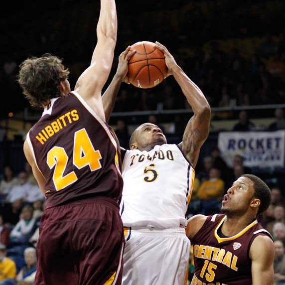 University-of-Toledo-guard-Rian-Pearson-5-goes-to-the-net-against-Central-Michigan