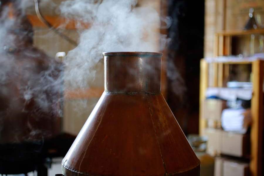 FUD-DISTILLERY17P-steam-from-still