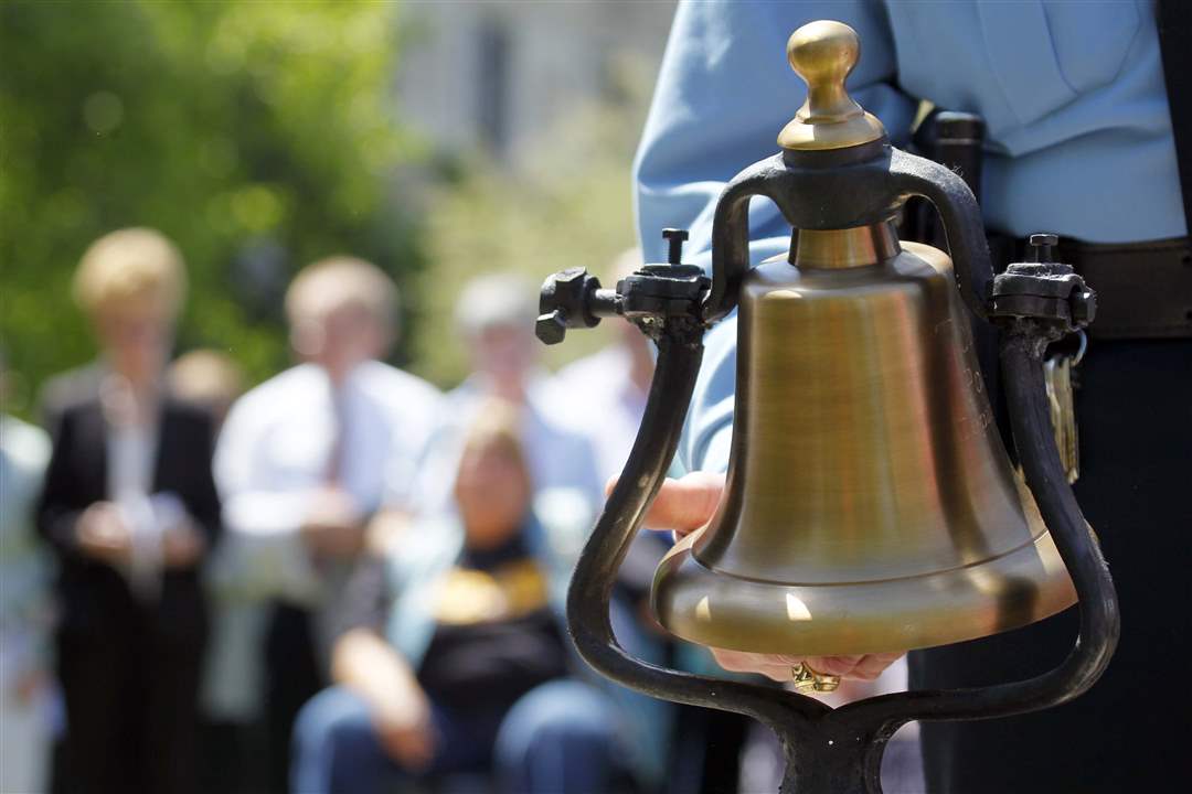 Memorial-bell-ringing