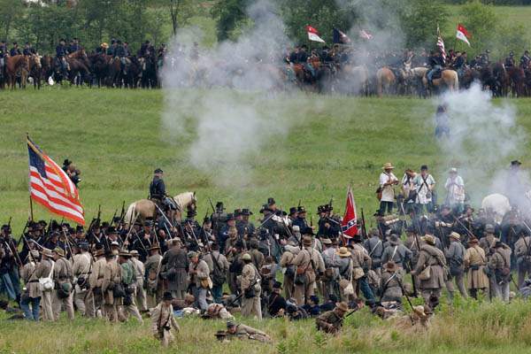 Gettysburg-150th-AnniversaryReenactors-demonstrate-a-battle