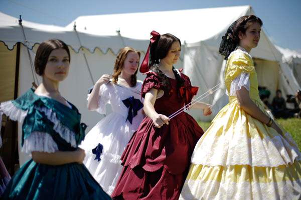 Women-in-Civil-War-era-ball-gowns-he