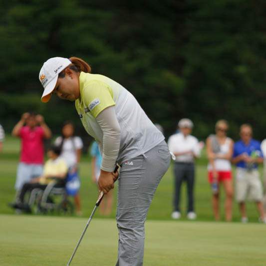 Inbee-Park-misses-a-putt-for-a-birdie-at-three
