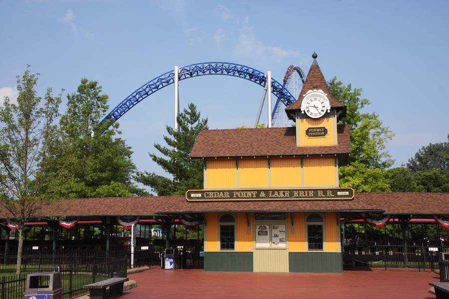 MAG-CPtrain-funway-station