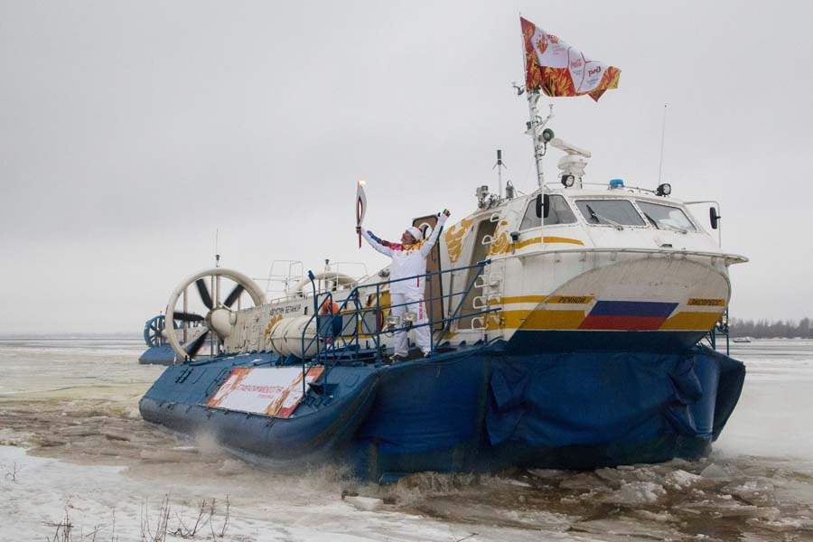 Russia-Sochi-Torch-Relay-Tabachnikov-hovercraft-novgorod-jan-8