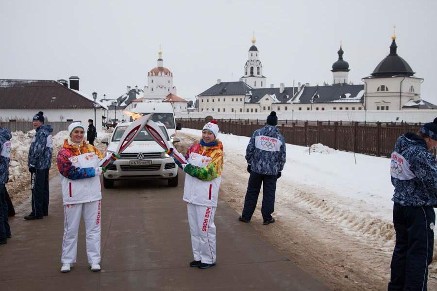 Russia-Sochi-Torch-Relay-dec-30-gaeva-poryvayeva