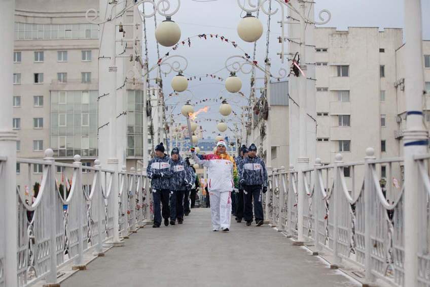 Russia-Sochi-Torch-Relay-sidorov-in-belgorod-jan-17