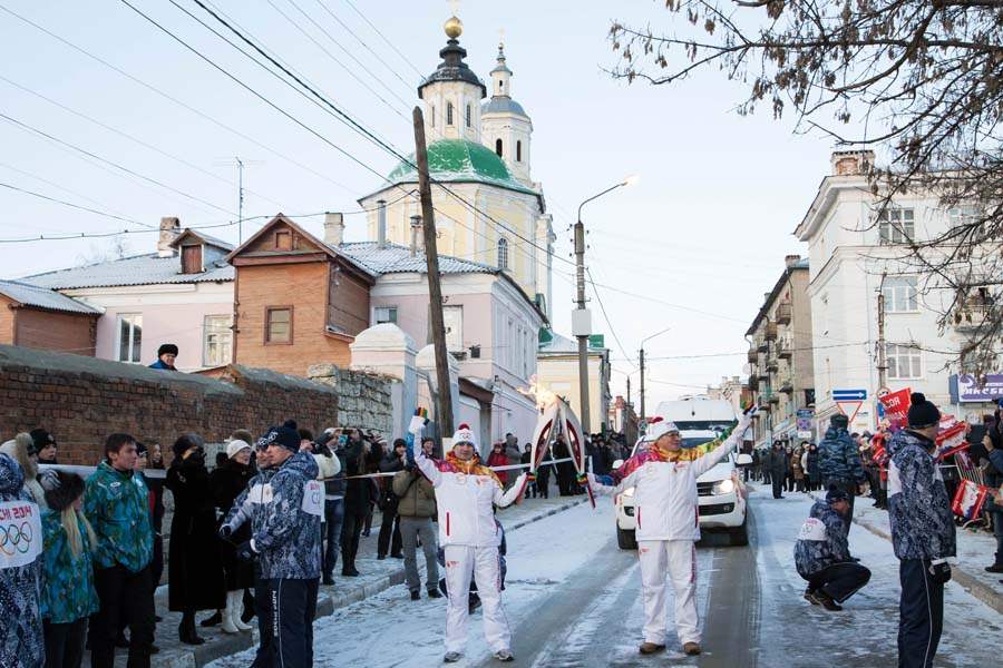 Russia-Sochi-Torch-Relay-yelets-street-jan-14