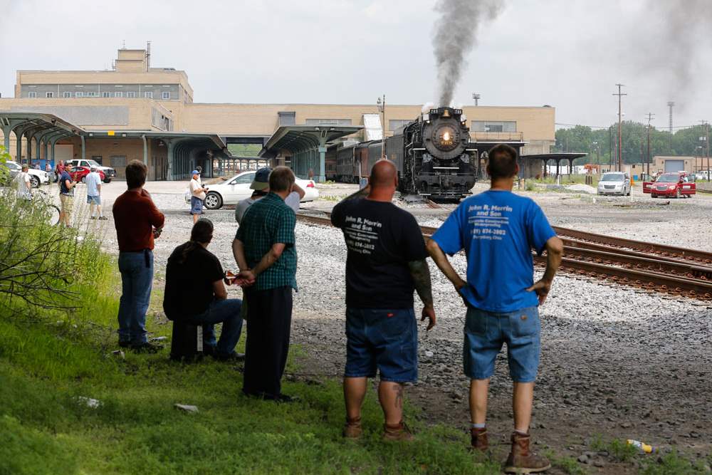 CTY-locomotive18pTrain-enthusiasts-line-the-track
