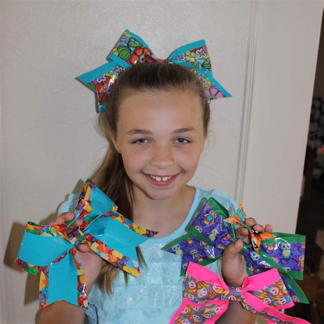 Duct-tape-cheer-bows