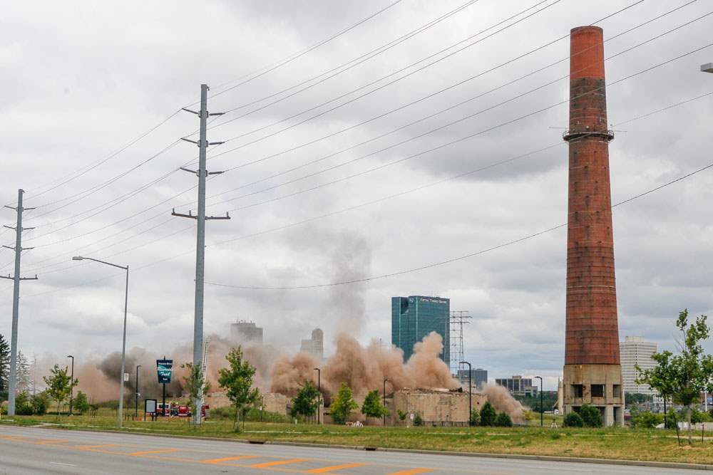 CTY-implosion17pDust-rises-after-two-smokestacks-are-imploded