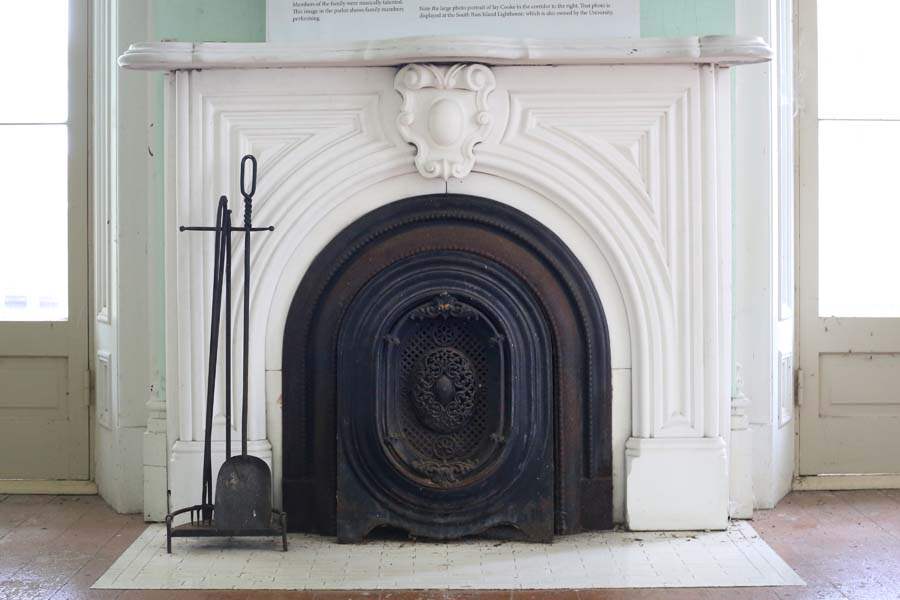 CASTLE26-fireplace