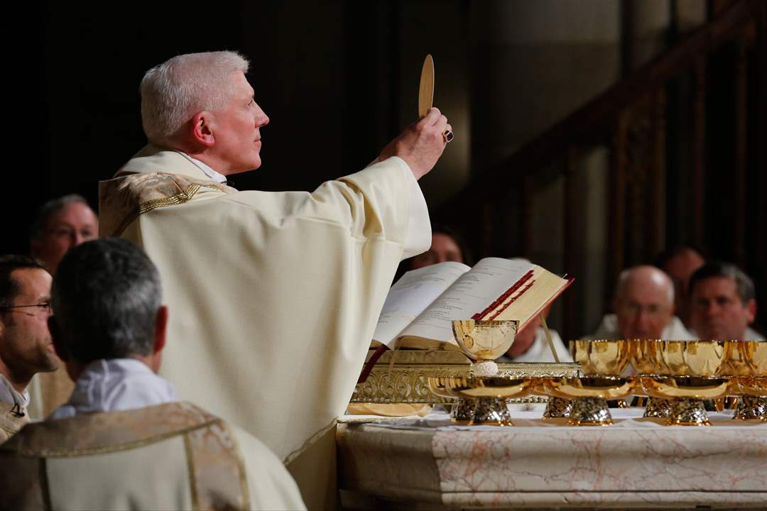 CTY-BIshop23The-Most-Reverend-Daniel-E-Thomas-prepares-the-Eucharist
